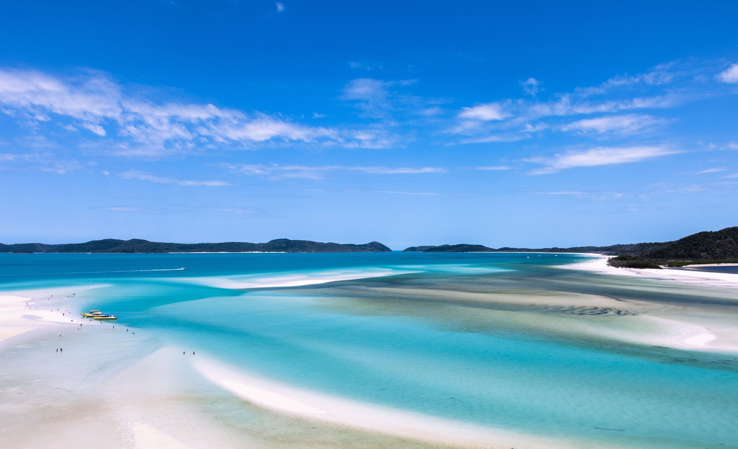 Turquoise water and white sand at Whitehaven Beach in the Whitsundays